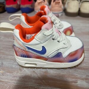 Infant girls nike AIR